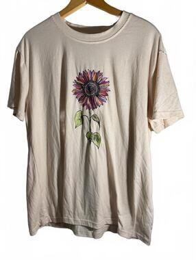 Casual Cream T-Shirt with Colorful Sunflower Graphic, Size 2XL